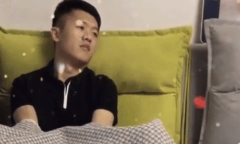Con gái tập làm bác sĩ khoa sản, ông bố ngậm ngùi đóng vai sản phụ 