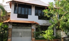 Vợ chồng Nguyễn Chánh Tín - Bích Trâm tình tứ trên sân khấu