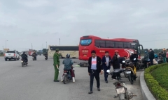Tin tức tai nạn giao thông mới nhất ngày 8/1: Xe tải lao vào cửa hàng gội đầu, một người tử vong