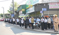 Dòng người nghẹn ngào tiễn đưa hai học sinh tử nạn trên đường làm thiện nguyện