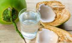 Uống nước dừa giúp con sinh ra trắng trẻo?