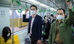 Người dân đi làm bằng tàu Cát Linh - Hà Đông