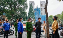 Hà Nội: Cấm các phương tiện, hạn chế người dân ra vào khu vực Nhà Thờ Lớn