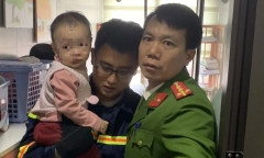 Nghệ An: Cảnh sát kịp thời giải cứu bé 1 tuổi mắc kẹt ngoài ban công chung cư