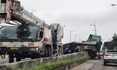Tin tức tai nạn giao thông mới nhất ngày 8/4: Mất lái, xe đầu kéo 