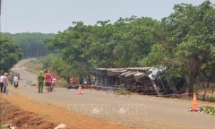 Tin tức tai nạn giao thông mới nhất ngày 10/4: Xe container tông trực diện xe máy, 2 bà cháu tử vong thương tâm