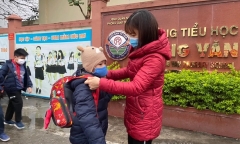 Trẻ được nghỉ học vì trời lạnh: Ông bà hỏa tốc từ quê lên trông cháu, bố mẹ 