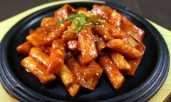 Cách làm tokbokki bằng cơm nguội, món ăn đang khiến cộng đồng mạng 