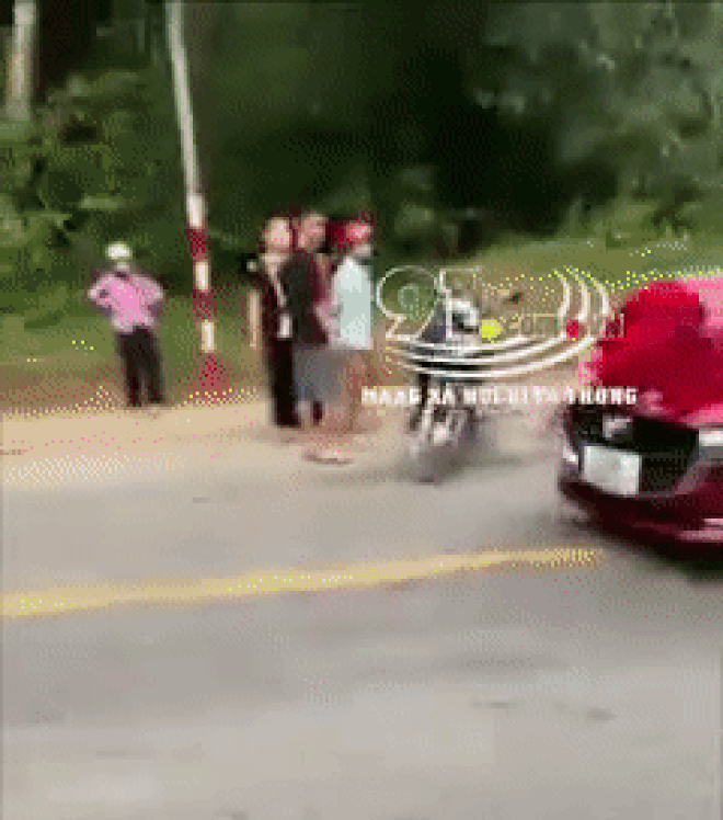 Vụ người phụ nữ nằm trên nắp capô nghi đánh ghen, tài xế vẫn phóng như 