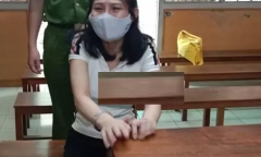 Cô gái đâm chết người yêu vì không đeo nhẫn cưới bật khóc nức nở tại tòa