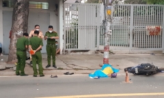 Kinh hãi phát hiện 2 thanh niên nằm bất động dưới góc trụ điện sau tiếng động lớn
