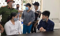 Người đàn bà rủ con trai sát hại chồng cũ rồi khiêng thi thể để trên ghế