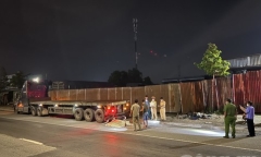 Đi đám ma về, người đàn ông tử vong tại chỗ sau cú tông đuôi container đang đậu