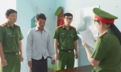 Nửa đêm vác rựa chém tới tấp chị dâu 55 tuổi vì nghi chôn sống 2 con mình