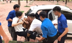 Nữ sinh bị tai nạn gãy khớp háng được tài xế 
