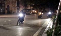 2 nam sinh cấp 3 đầu trần lạng lách, đánh võng