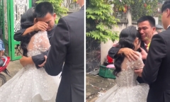 Khoảnh khắc gái cưng bé bỏng tìm được 