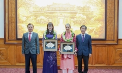 Hai phụ nữ nước ngoài được trao danh hiệu 
