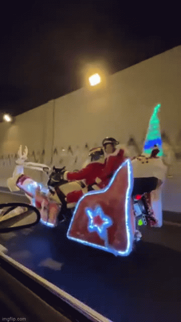 Ông già Noel đi xe phân khối lớn khiến dân mạng tròn mắt vì ngạc nhiên