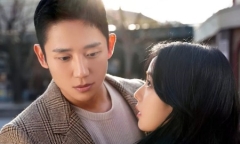 Snowdrop: Jisoo (BLACKPINK) tình tứ bên Jung Hae In ngay lần đầu gặp mặt