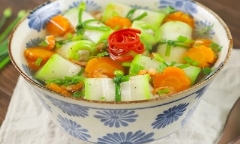 Cách nấu món canh thịt gà giải ngấy ngày Tết