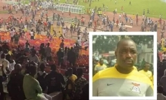 Bác sĩ FIFA tử vong thương tâm sau vụ cổ động viên Nigeria tràn xuống sân gây rối