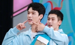 Trương Triết Hạn đăng video ẩn ý bị Cung Tuấn chơi xấu, đúng ngày kỷ niệm 