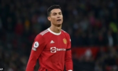 Thái độ của cổ động viên MU với Ronaldo sau cuộc phỏng vấn gây sốc