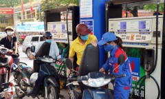 Giá xăng ngày mai có thể giảm hơn 1.000 đồng/lít