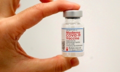 Moderna đang nghiên cứu vaccine đặc hiệu với biến thể Omicron