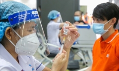 Bộ y tế phân bổ gần 3,6 triệu liều vaccine AstraZeneca và Moderna