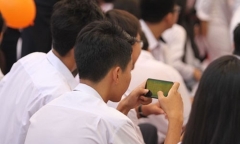 Những địa phương nào cấm học sinh sử dụng điện thoại trong lớp học?