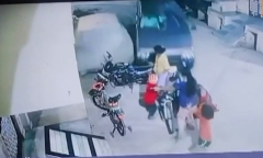 Clip: Ô tô mất lái, lao như 