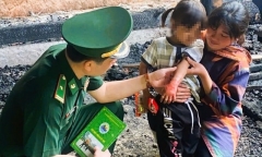Dập lửa, giải cứu bé gái 4 tuổi mắc kẹt trong căn nhà cháy ở Thanh Hóa