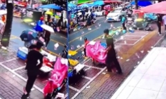 Đau khổ vì chia tay bạn gái, người đàn ông ném hơn 55 triều đồng ra đường