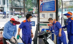 Giữ nguyên giá xăng, giá dầu tăng, giảm tùy loại