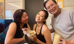 Tin tức giải trí mới nhất ngày 1/7: Khánh Vân đoàn tụ bố mẹ sau hai tháng đi Mỹ thi Miss Universe 2020