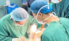 Người đàn ông bị chó cắn, 1 năm vẫn không lành, rỉ dịch: Bác sĩ nêu nguyên nhân