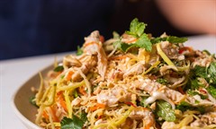 Loại rau đặc biệt, mỗi cây chỉ trổ duy nhất một lần, đem trộn gỏi thành món ngon hấp dẫn