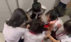 Vụ nữ sinh bị nhóm bạn vây đánh trong nhà vệ sinh trường học ở TP.HCM: Hé lộ nguyên nhân