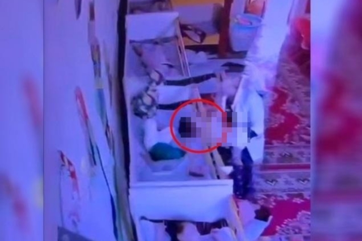 Đau lòng: Clip ghi lại cảnh bé trai 2 tuổi kẹt đầu vào thanh chắn giường, tử vong tại trường mẫu giáo