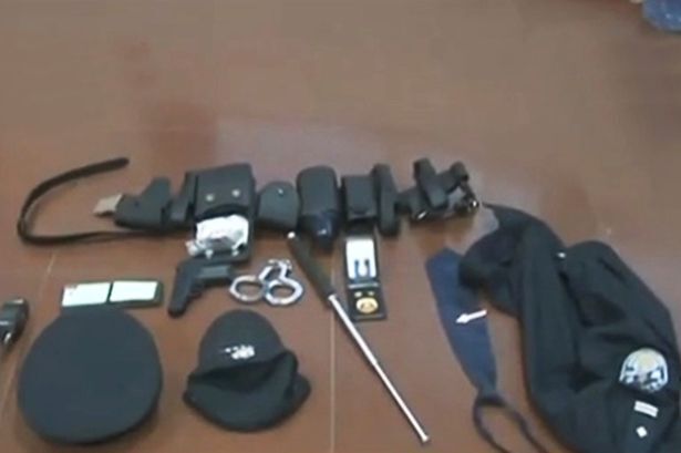 Giả mạo cảnh sát bắt tội phạm, nam sinh 16 tuổi phạm tội gì?