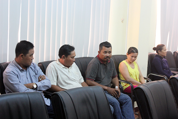 Lộ đường dây bán 