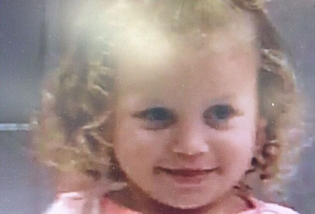 Xót xa cô bé 3 tuổi bị mẹ cùng người tình bạo hành tới chết