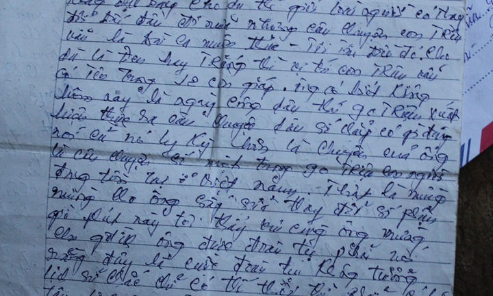 Clip: Nguyễn Thanh Chấn rơi nước mắt khi đọc lá thư của người bạn tù