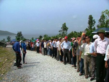 Hàng vạn người đổ về Quảng Bình viếng mộ Đại tướng Võ Nguyên Giáp