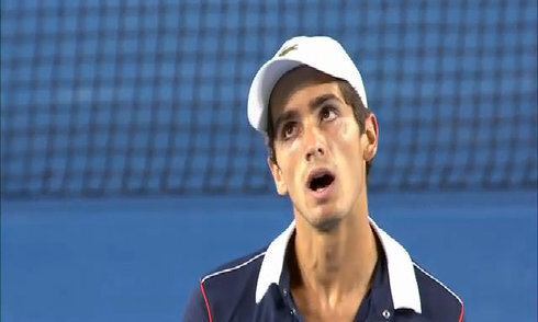 Cú giao bóng thần tốc khiến đồng đội lĩnh đủ trên sân