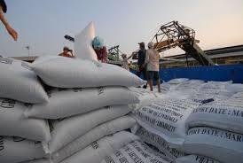 Thuế nhập khẩu: Gạo, thuốc lá từ Lào được miễn thuế