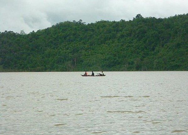 Phú Yên: Lật thuyền đánh cá, 2 học sinh chết đuối