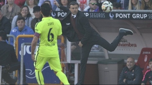 Video: 10 pha làm xiếc với bóng bậc thầy của các HLV